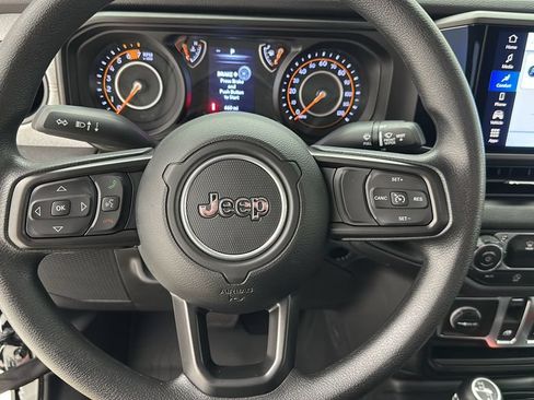 Used 2025 Jeep Wrangler Sport AWD/4WD image 13