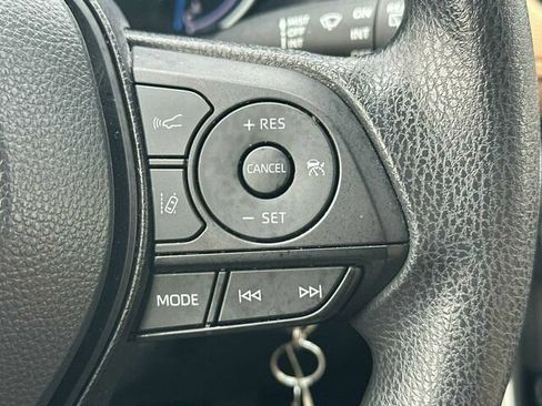 Used 2025 Toyota RAV4 LE AWD/4WD image 28