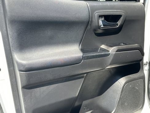 Certified 2022 Toyota Tacoma TRD Off-Road w/ Technology Package image 6
