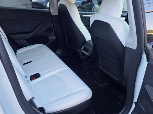 Used 2025 Tesla Model Y Long Range AWD/4WD image 14