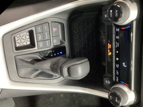 Used 2025 Toyota RAV4 XLE AWD/4WD image 17