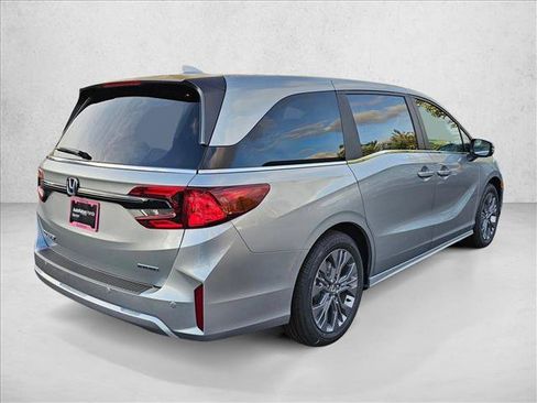 New 2026 Honda Odyssey Touring image 5