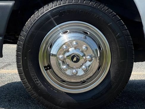 Used 2011 Ford E-450 and Econoline 450 Super Duty RWD image 16