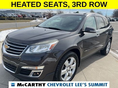 Used 2017 Chevrolet Traverse LT w/ Style and Technology Package image 4