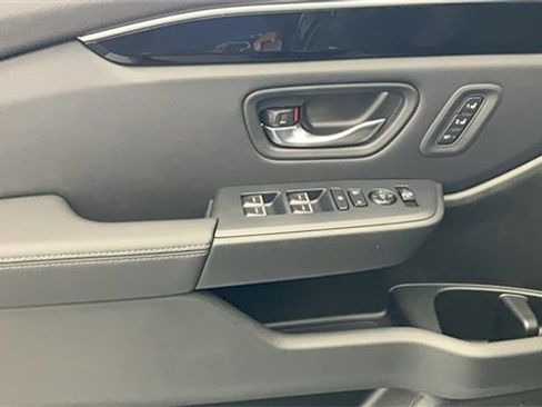 New 2025 Honda Pilot Touring image 14