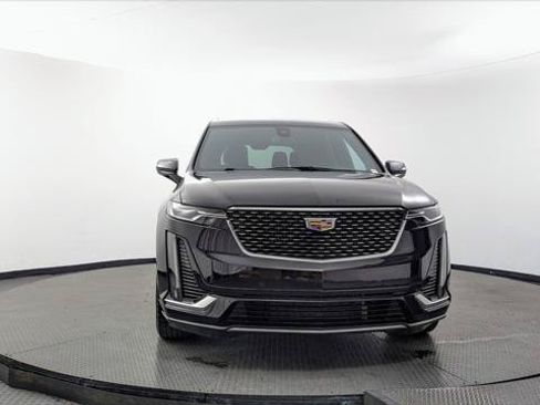 Used 2025 Cadillac XT6 Premium Luxury FWD image 12