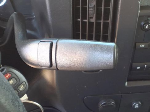 Used 2017 Chevrolet Express 2500 RWD image 22