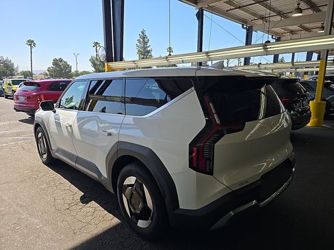 Used 2024 Kia EV9 Light Long Range RWD image 6