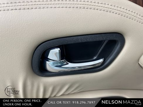 Used 2017 Nissan Armada Platinum w/ Interior Lighting Package image 21