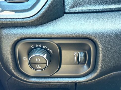 Used 2025 RAM 1500 Warlock AWD/4WD image 17