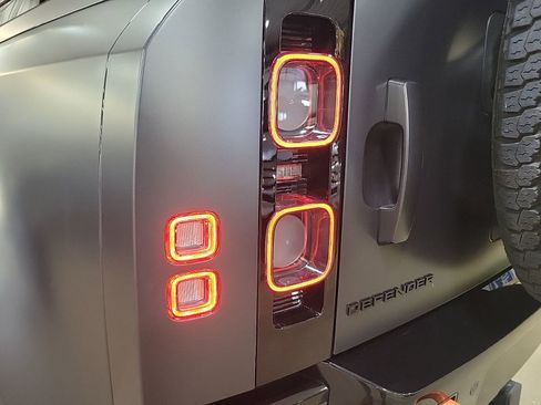 Used 2024 Land Rover Defender 110 X image 32