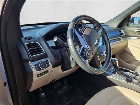 Used 2019 Ford Explorer Limited w/ Class III Trailer Tow Package FWD image 9