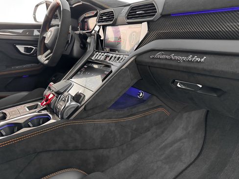 Used 2024 Lamborghini Urus Performante image 31