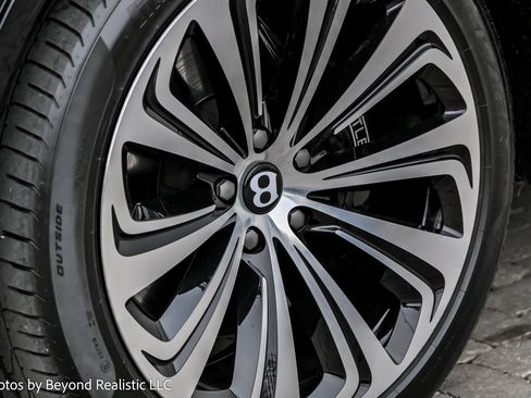 Used 2023 Bentley Bentayga Plug-In Hybrid image 7