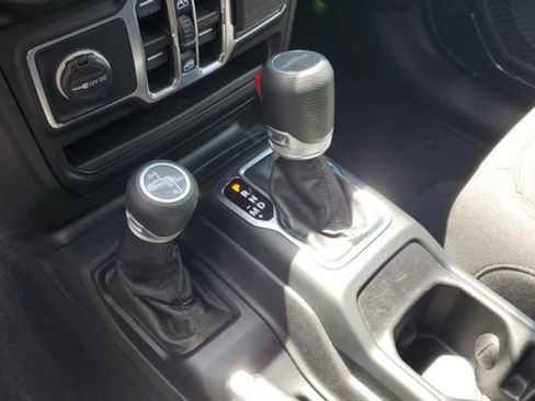 Used 2022 Jeep Gladiator Sport AWD/4WD image 16