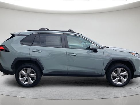 Used 2021 Toyota RAV4 XLE Premium AWD/4WD image 4