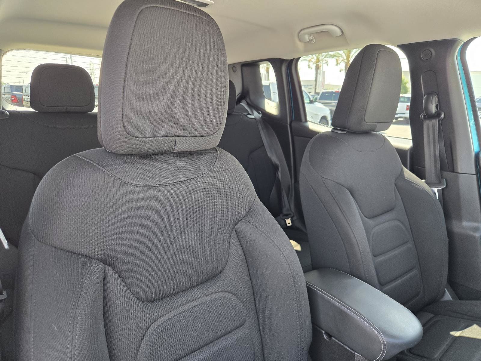 Used 2022 Jeep Renegade Latitude AWD/4WD image 35