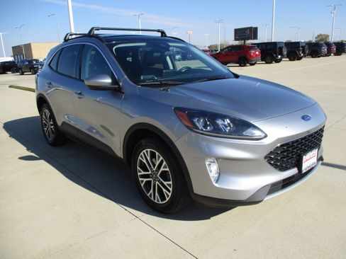 Used 2022 Ford Escape SEL image 9