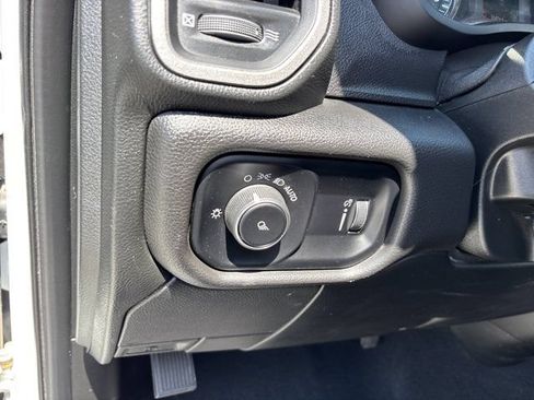 Used 2024 RAM 2500 Tradesman w/ Chrome Appearance Group AWD/4WD image 19