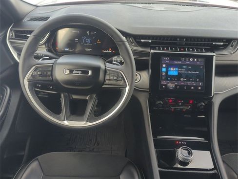 Used 2024 Jeep Grand Cherokee Altitude image 21