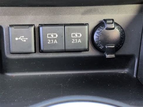 Used 2020 Toyota Highlander XLE image 33