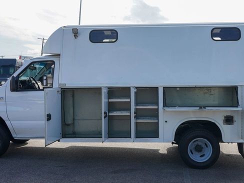 Used 2016 Ford E-450 and Econoline 450 Super Duty w/ Power Windows & Locks Group RWD image 26