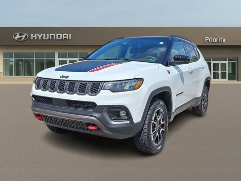 Used 2025 Jeep Compass Trailhawk AWD/4WD image 1
