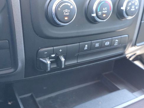 Used 2018 RAM 2500 Tradesman w/ Chrome Appearance Group image 28