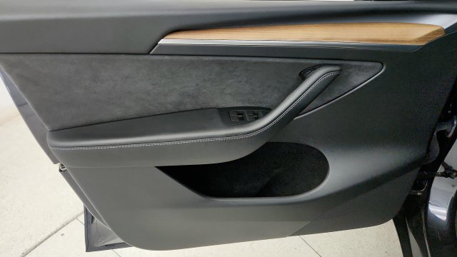 Used 2024 Tesla Model Y 2WD image 47
