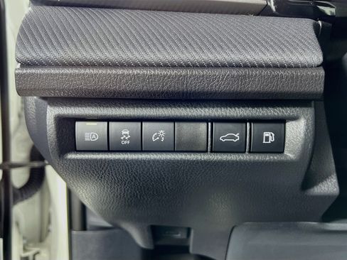 Used 2025 Toyota Camry SE w/ Convenience Package FWD image 10