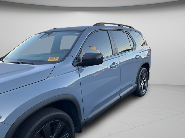 Used 2025 Honda Pilot Sport image 5