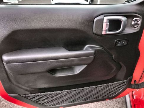 Used 2025 Jeep Gladiator Sport image 13