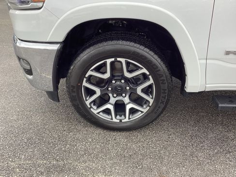 Used 2025 RAM 1500 Laramie AWD/4WD image 9