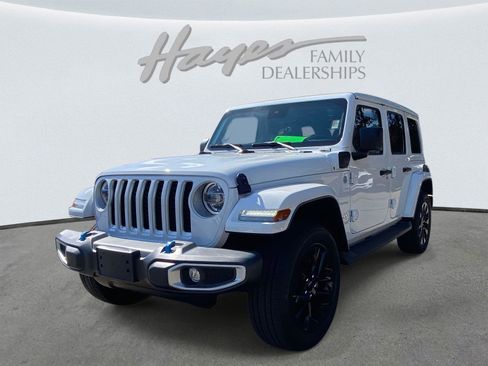 Used 2022 Jeep Wrangler Unlimited Sahara w/ Cold Weather Group image 37