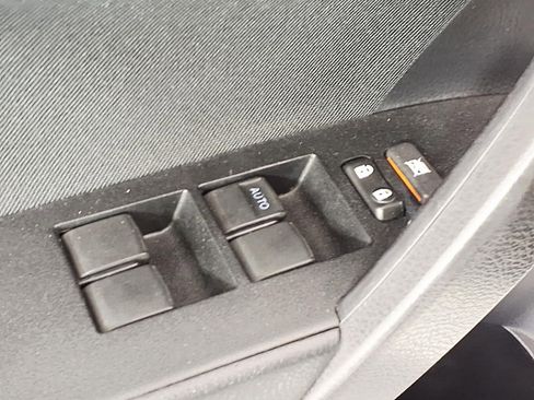 Used 2018 Toyota Corolla LE w/ Carpet Mat Package (TMS) FWD image 14