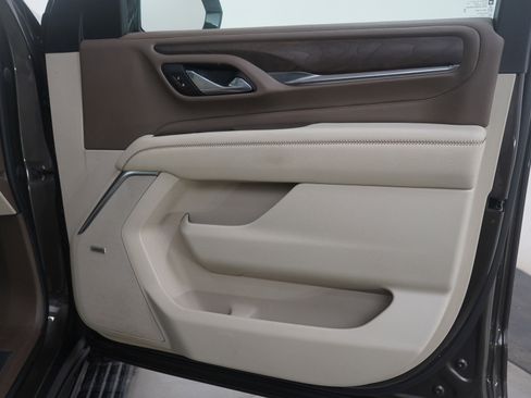 Used 2021 GMC Yukon Denali w/ Denali Premium Package image 9