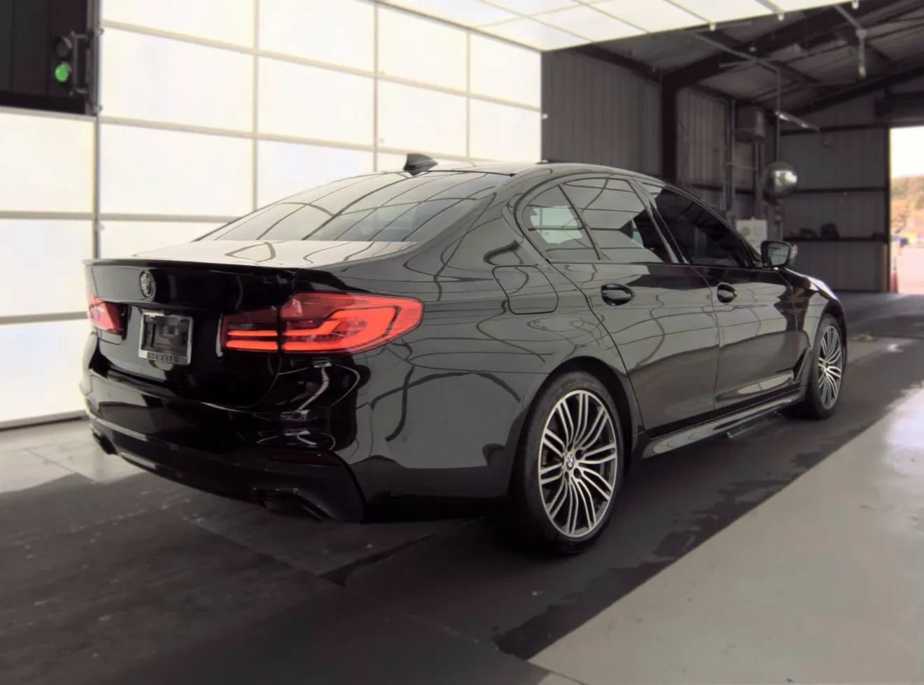 Used 2020 BMW 530i w/ M Sport Package RWD image 4