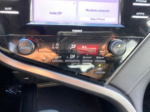 Used 2020 Toyota Camry SE w/ Carpet Mat Package FWD image 39