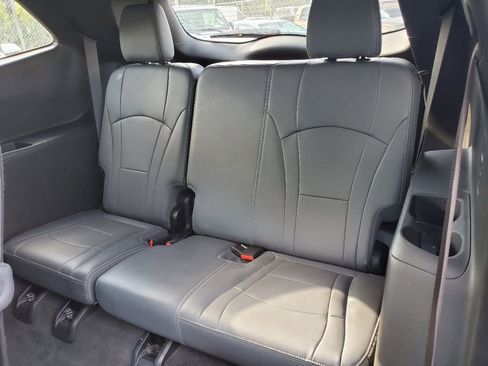 Used 2024 Buick Enclave Essence w/ Sport Touring Edition image 10