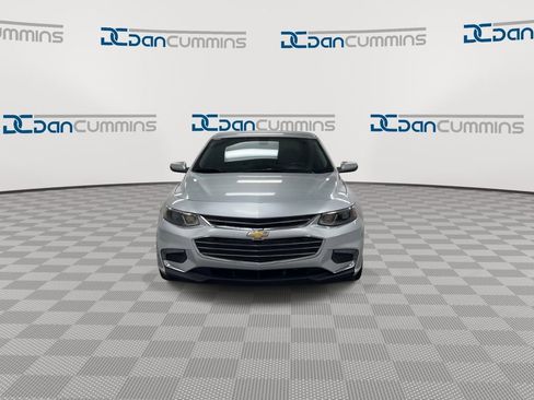 Used 2017 Chevrolet Malibu LT image 3