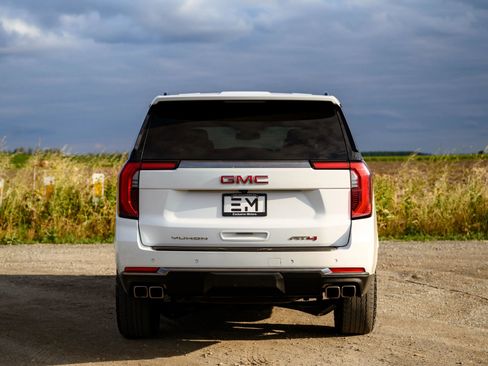 Used 2025 GMC Yukon XL AT4 AWD/4WD image 26