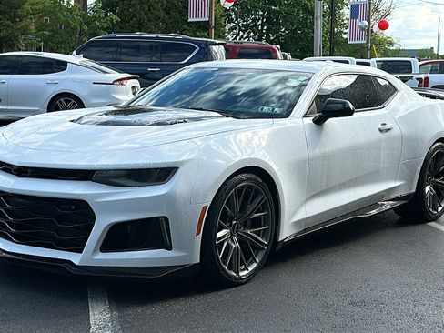 Used 2019 Chevrolet Camaro ZL1 image 2