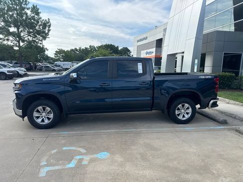 Used 2022 Chevrolet Silverado 1500 LT AWD/4WD image 9