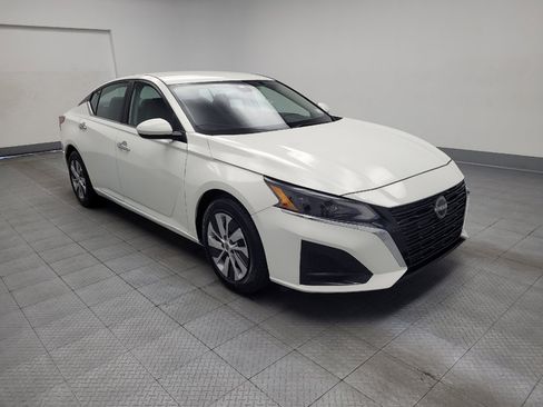 Used 2023 Nissan Altima 2.5 S FWD image 13