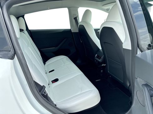Certified 2023 Tesla Model Y Long Range AWD/4WD image 11