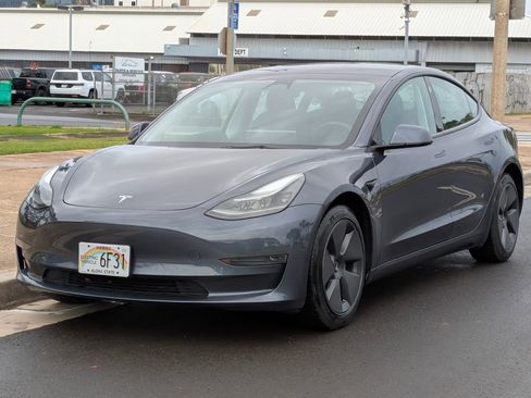 Used 2023 Tesla Model 3 Standard Range image 1