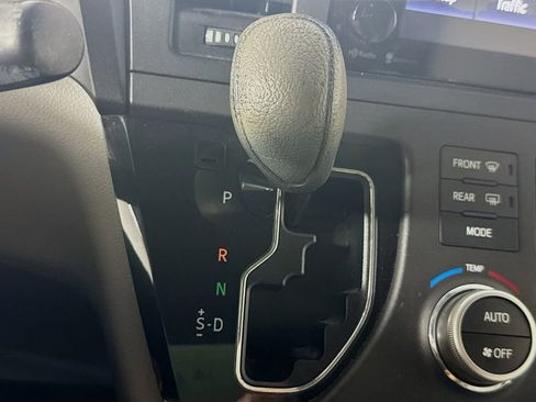 Used 2015 Toyota Sienna LE image 19