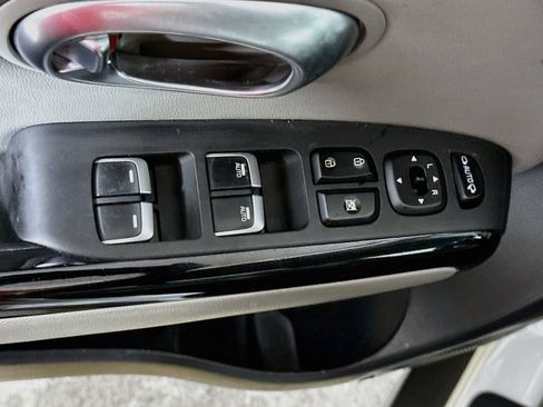 Used 2018 Kia Soul + w/ + Primo LIT Package FWD image 16