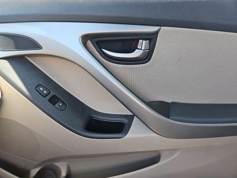 Used 2016 Hyundai Elantra SE w/ Option Group 02 image 12