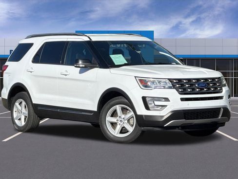 Used 2017 Ford Explorer XLT AWD/4WD image 2